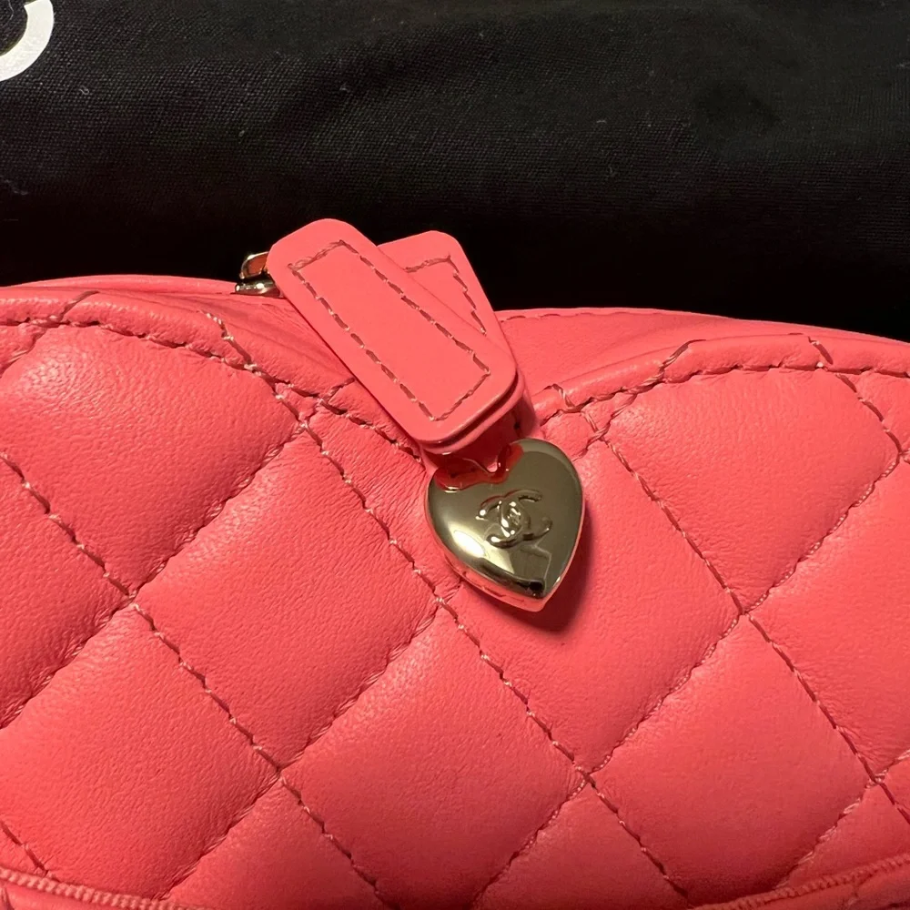 CHANEL Pink Quilted Heart Crossbody Bag - Picture 5 of 5